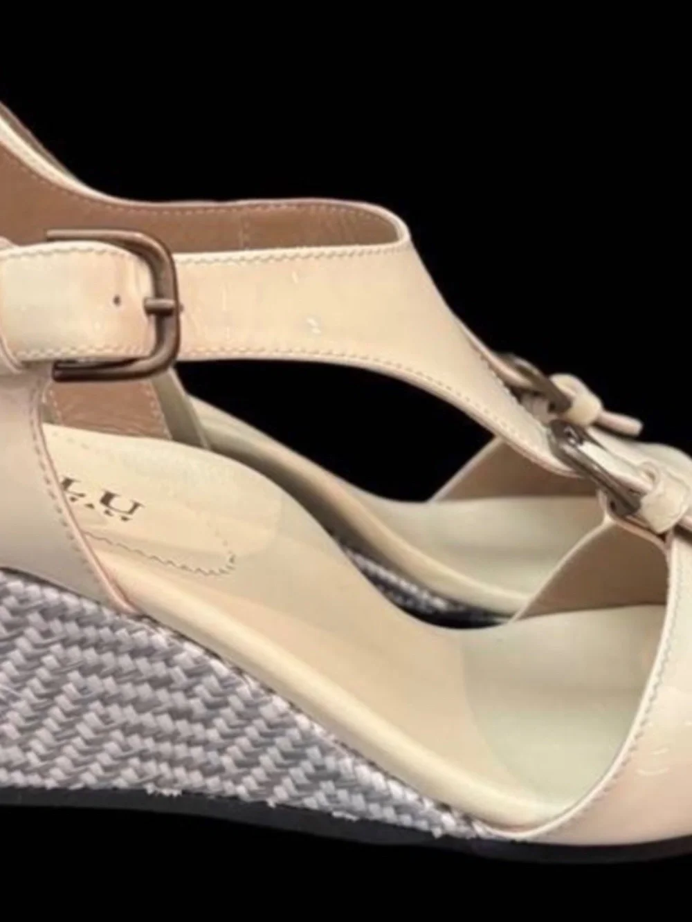 NIB Anyi Lu Italian Ivory Leather Chevron T-Strap Wedge Sandals 37.5 US 7-7.5